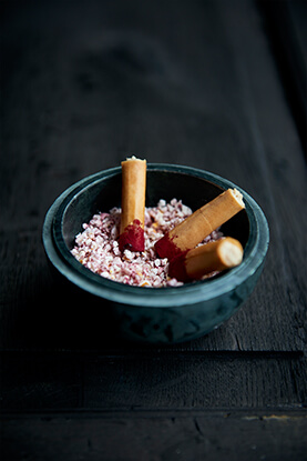 Cigarillo of goose liver with beetroot